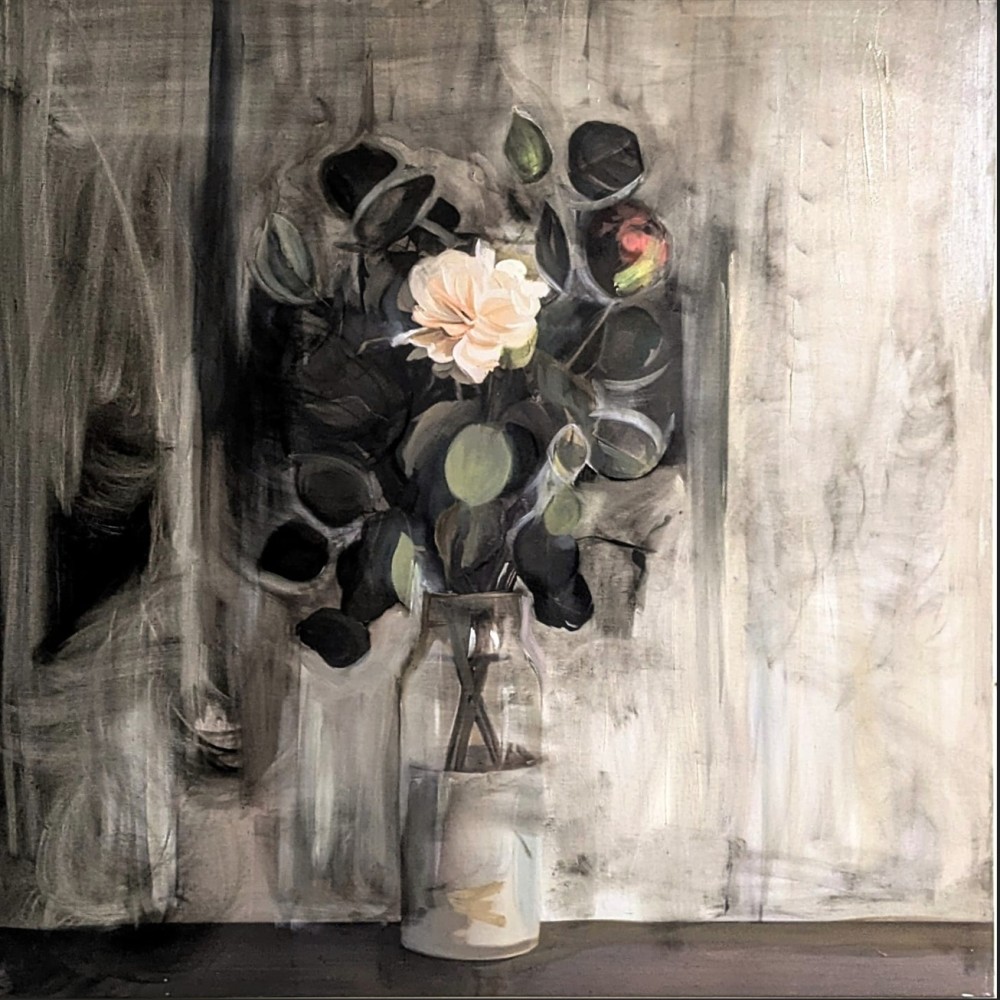Medium: Oil on canvas
Size: 90 × 90 cm
Year: 2025
Availability: Original available

At the center of darkness, one flower remains.
This still life captures a fragile contrast between light and shadow, between presence and loss.
The blurred background and deep tonal palette evoke an atmosphere of memory—unfinished, unresolved, and hauntingly tender.