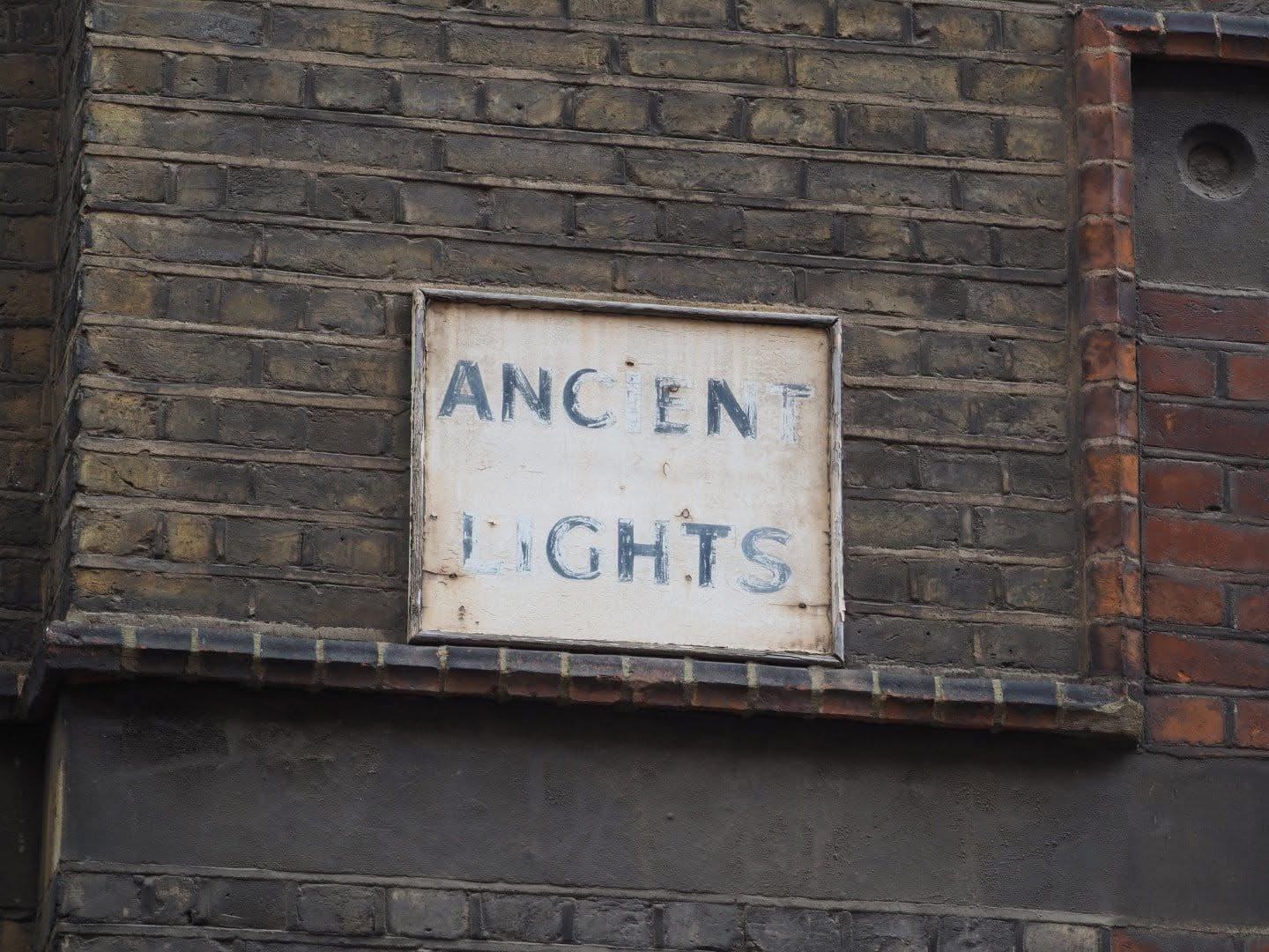 Ancient Lights ambition is to create situations for focused, long-term programme making with fewer projects developed over longer periods. The project supports a slower, more deliberate mode of engagement with art, where artworks are given the time and space to hold their own presence.
Each exhibition is approached on its own terms, with attention to its internal logic, context, and duration. Rather than responding to short-term cycles or trends, projects are allowed to unfold slowly, shaped by sustained engagement and incremental change.
Slowness functions as a working method rather than a thematic concern. Time is treated as an active element in how the programme is developed and experienced. Decisions emerge through prolonged attention rather than immediacy, supporting forms of work that require patience and continuity.