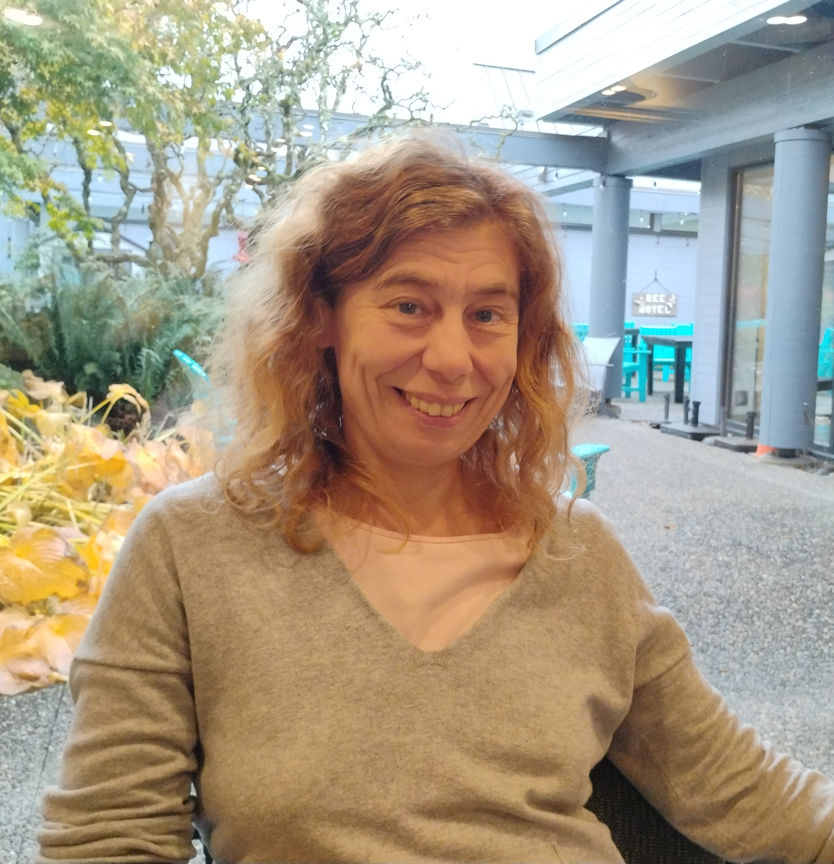 I work in a style I call Sensitive Minimalism.
It’s a way of painting that begins not with what I see, but with what I feel — through touch, movement, and memory.
My vision is limited, yet this has opened another kind of clarity: I perceive light, rhythm, and emotion more than form.
For me, beauty doesn’t live in perfect lines or precision — it exists in what is sensed, in the warmth and presence that remain when we stop trying to define everything.
Each work is a quiet gesture of that feeling — simple, imperfect, and alive.