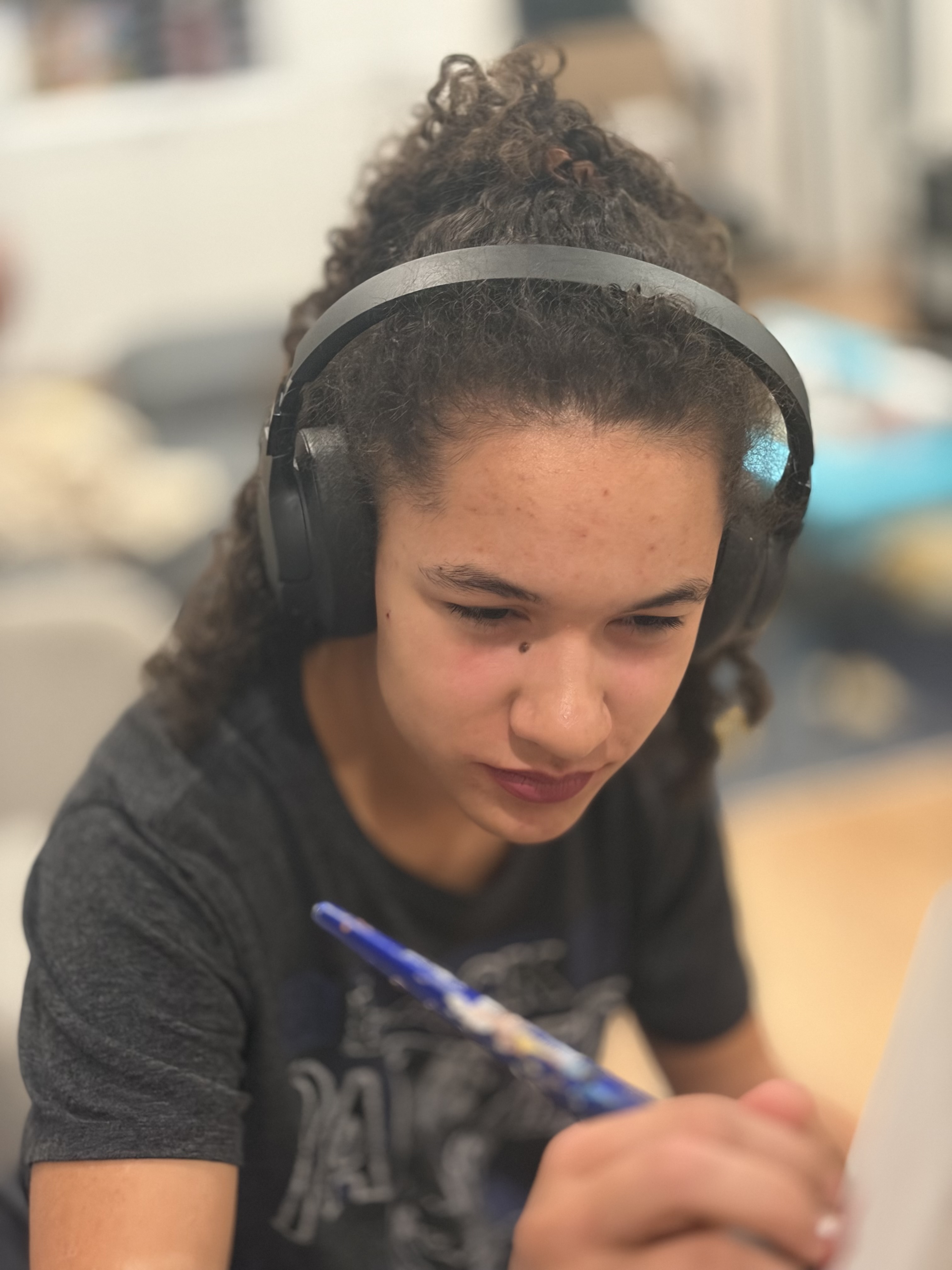 I'm Arabella Snyder, an award winning surrealism artist and creative visionary.