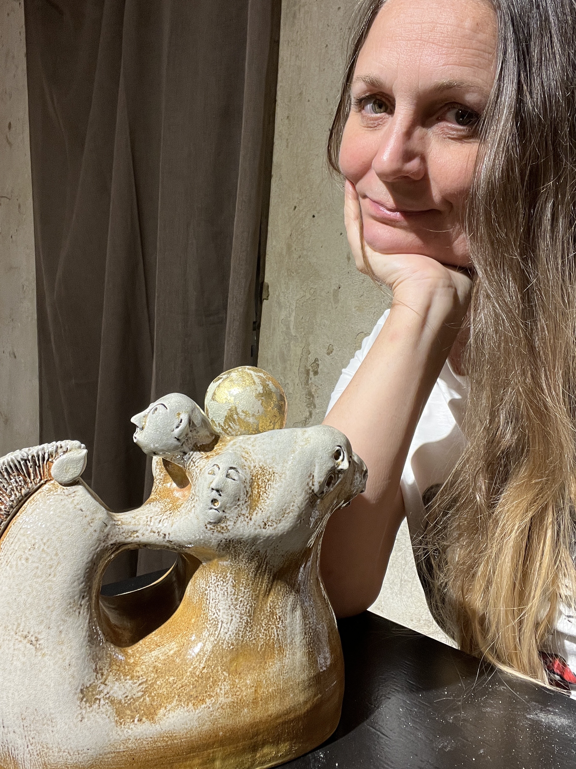 I am Veronica Fabozzo, a ceramist on a journey through clay and alchemy. My hands were shaped by the ancient traditions of Montelupo Fiorentino and the symbolic metamorphoses of Prague: two roots that today intertwine into a single way of being and creating.
Ars Melusina is my philosophy of making. 
It is about inhabiting the creative act as a space for listening, transformation and awareness. Melusina, an archetype of the threshold with a dual nature, inhabits multiple dimensions and embraces change, giving it form.
In Lucca, where a particular light glides over the stones, winds through the alleyways and guards secret gardens, this vision has found a home. Here, the two-tailed siren is not merely a frieze, but a secret sign that traverses the city’s time and places. In this light, my practice exists as a threshold between the inside and the outside. Ars Melusina is not merely a place; it is a practice that can exist in other places, within and beyond us, in clay as in life. Those who enter slow down. Hands meet the earth, and form emerges from the waiting.
For travellers seeking meaning. 
Time takes shape