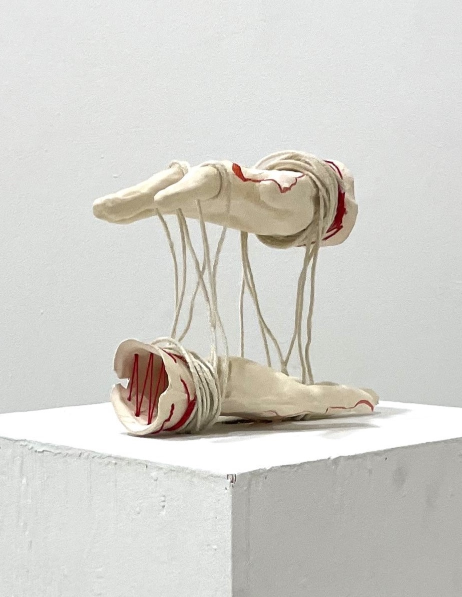 - Ceramic, Wire, Thread
- 2024
- From “The Poetic Hands” series
.
.
.
Our hands are tied together. This knot is like the blood vessel. And this life is going on in this "unity".