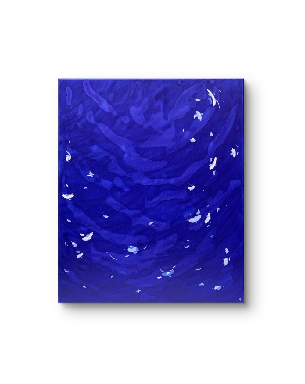"Waves and Current" is inspired by the ripples that form on the surface of water, subtle and ever-shifting. The piece invites the viewer to follow the flow, to be carried by the current, between fluidity and inner vibration.