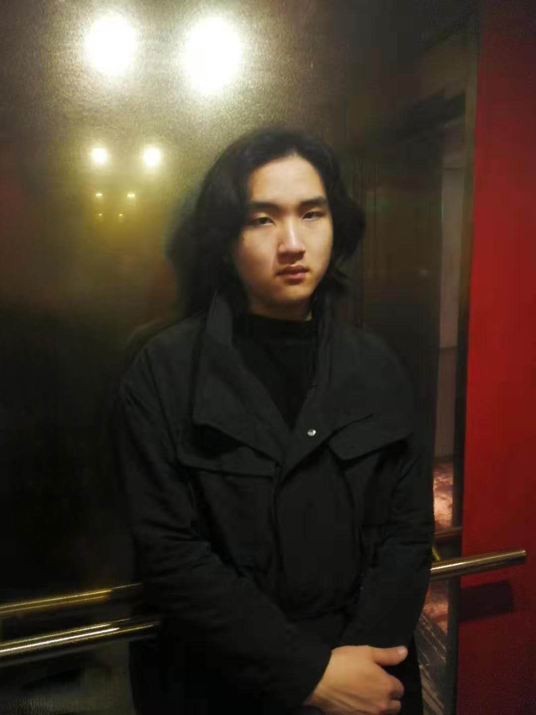 Charles (ZhengYang) He was born in 2000 in Zhejiang province, China. Charles had begun his artistic education at home at an early age under the influence of Taoism, Confucianism and Buddhism. When he was twelve, he went to Auckland, New Zealand to study. Charles values inclusiveness and creativeness in his works of art. In terms of the use of materials, he jumped out of the scope of art supplies and often uses natural materials and the traditional crafting processes in his works.

Recently, Charles is studying the extraction of pigments from natural materials (stone, soil and plants), as well as the properties and functions of natural materials and how to make materials draw themselves without too much artificial interference.