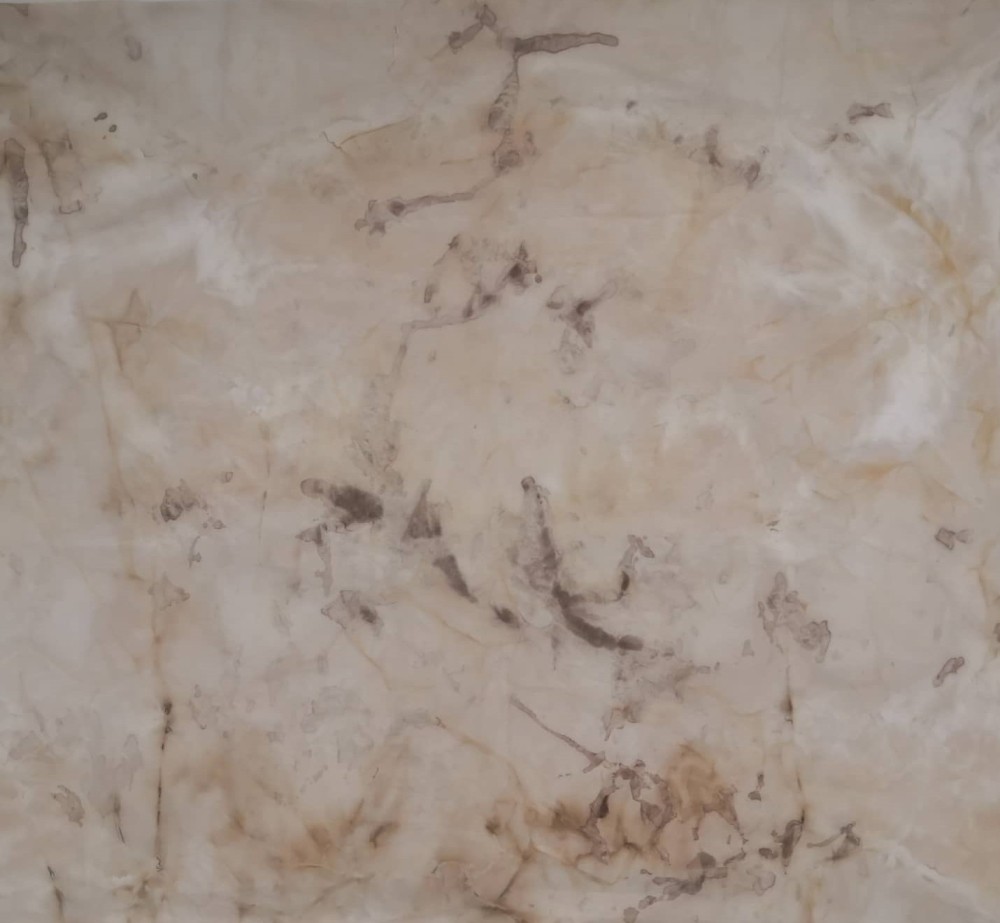 May 2021
Canvas fabric, Pine bark, Pinecone, Pine leaf
1000 x 1300mm 

"无为" (Inaction) is to use the raw materials collected from the pine tree grove to draw their paintings on the canvas with minimum human intervention. Making the material itself show its essence on the canvas, from its colour and material's conversation with water, air and canvas.