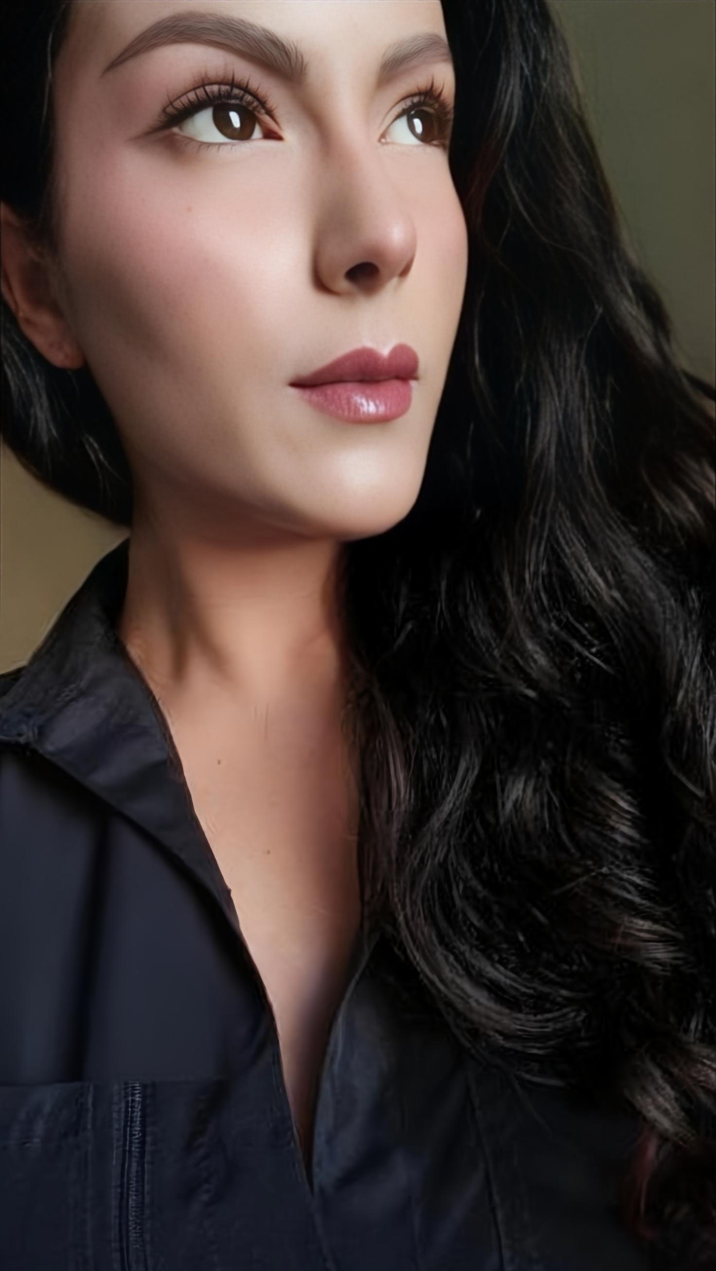 | Digital artist | 
•Visual Artist & Motion Designer•

'I create art that transcends trends. Art with soul, with a reason for its own existence'

Cromwell is a self-taught digital artist specializing in creating generative images and animations through visual programming. Using languages like Processing, she composes unique and dynamic visualizations, exploring the infinite possibilities offered by code. 

Her work, characterized by the synergy between form, color, and movement, generates captivating and immersive atmospheres. Whether it's a still image or an animated piece, each creation is unique and explores new frontiers in the realm of algorithmic art.

Taking care of the synergy of all the elements of her visuals, she creates an atmosphere that captivates, making each visual unique from its lines, forms of reaction, music, lights and colors.

International Exhibitions and Collaborations:

- ETHDenver 2026, Colorado (Feb 2026): Winner and exhibitor of Technē-Core, a flagship visual study of high-fidelity mechanical evolution, showcased at the ETHDenver Art Gallery.

- Illust AR, Colorado (Feb 2026): Presented Infinitude, an immersive Augmented Reality experience, in collaboration with Illust AR Creator Studio.

- ICANN2025, Ireland (Nov 2025): Featured Deep Resonance, an immersive Augmented Reality experience exploring digital-biological connectivity for the .Art domain ecosystem during the ICANN international summit.

- Taipei Art Week, Taiwan (Oct 2025): Exhibited Landscape Reimagined at Taipei LumiTree, a high-scale visual reinterpretation of Medina Kasimova’s work in collaboration with .Art.

- Parnas Tower, Seoul (Oct 2025): Featured Landscape Reimagined in a monumental digital display at the Parnas Tower, showcased during a curated international collaboration in Korea.

- Root Fruit 2 Festival, Philadelphia (Oct 2025): Presented Eden Prisma, a generative exploration of light and form at the Cira Green urban park.

- Taipei Lumitree, Taiwan (Jan - Apr 2025): Multiple featured commissions including Mechatronics, Scarlet Symphony: Dragon’s Awakening, and The Sea of Lights for the Lunar New Year: The Year of Joy exhibition series.

- Miami Art Week (Dec 2024): Showcased Sophi’s Dream at the Reflective Surfaces exhibition with Art Innovation Gallery, and a secondary collaborative installation with the Zao Chella team.

- Rally XYZ Collaboration (Oct 2024): Designed The S5 Rally Code, an exclusive generative piece for Series 5 of the Rally App ecosystem.

- Youth for Privacy Exhibition (Nov 2024): Exhibited Datashield, a visual conceptualization of data privacy and cybersecurity for the Artists & Technologists global initiative.

- Taipei Lumitree, Taiwan (Nov - Dec 2024): Featured Algorithmic Currents as part of the City Lullaby art program, presented by The Hugxyz and Tiger Party New York.

- NFT.NYC 2024, New York (Apr 2024): Featured Soul Edge as part of the official international digital art selection in New York City.

- Light Visions, New York (Sep 2024): Exhibited Neon Coral, a study of bioluminescence and digital textures with Art Innovation Gallery.

- Non-Fungible Conference (NFC24), Lisbon (Jul 2024): Presented Tesseract, a visual experiment in spatial dimensions in collaboration with Public Bored and Apecoin DAO.

- Times Square, New York (Apr 2024): Neon Stingray was featured on a monumental scale at 1605 Broadway, a massive public digital art display curated by Art Innovation Gallery.

- Japan Web3 Week, Tokyo (Feb 2024): Exhibited Amor Fati at the Tokyo Big Sight, representing algorithmic aesthetics in collaboration with NOX Gallery.

- Floating Pixels, Miami (Dec 2023): Participation in the digital art showcase during Miami Art Week with Art Innovation Gallery.

- Mombo Gallery, Spain (May 2023): Coherence was selected for the International Art Exhibition Spring 2023 in Madrid.

- NFT.NYC 2023, New York (Apr 2023): International debut of Vive la Vie as part of the global curated selection.

- Equal Bytes by Excedrin (2023): Winner in the TOP 10 for the artwork Vive la Vie, recognizing excellence in digital creative expression.