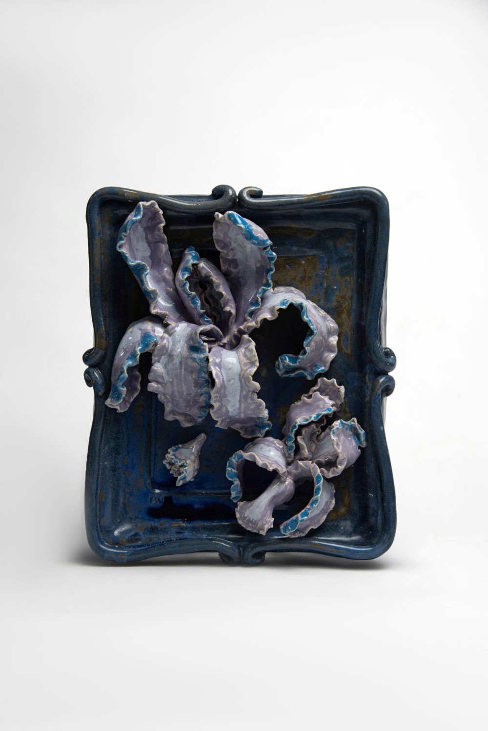 ' RESILIENCE ' 

Medium : Hand sculpted ceramic 
Dimensions: H30 x W25 x D5 cm
Year 2025