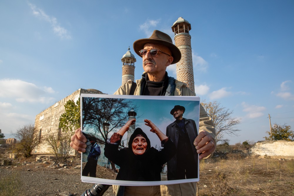 The photo in the hands of photojournalist Reza Deghati was taken in the city of Agdam in 1992. And in 2021, Agdam
