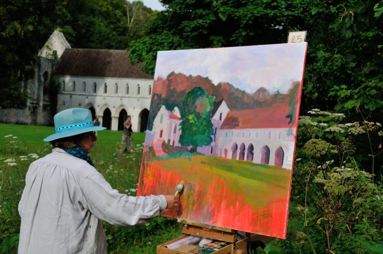 peintre et dessinateur professionnelle diplômée de la prestigieuse école nationale des beaux arts de Paris.
Laurence offre depuis plus de 40 ans de métier  une palette unique de savoir faire tant par ses nombreuses oeuvres picturales
que par de son enseignement auprès de nombreux élèves.