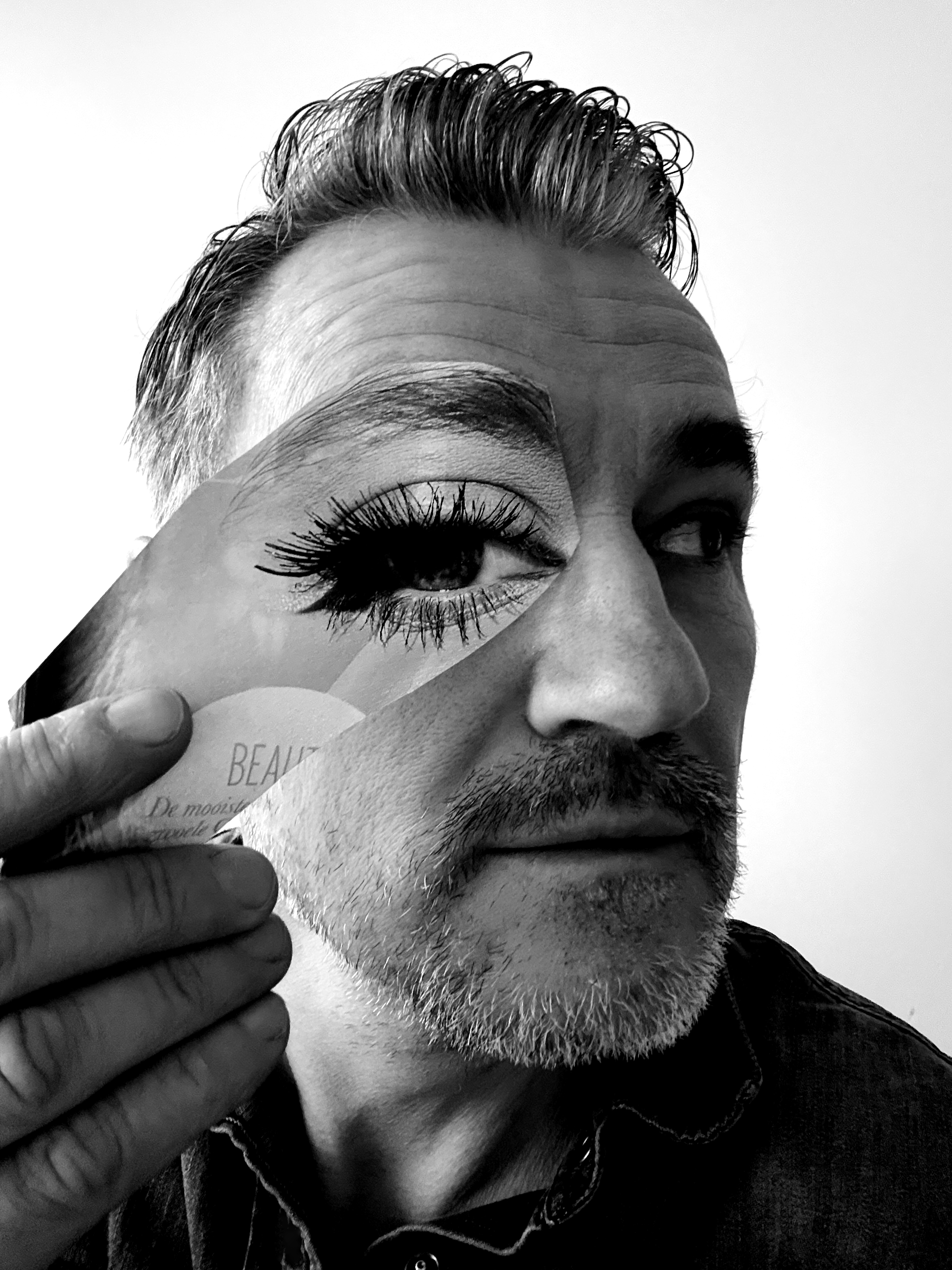 Marnix de Vries is a Dutch contemporary artist with a passion for the craft of handmade collages and upcycling. His fascination with paper and print has led him to develop a unique style, making his work distinctive and impactful.

Graduating with a Bachelor's degree in Graphic Design in the late 1990s, he currently works primarily as a digital product designer. However, he has always maintained a soft spot for analog art, with a love for the Golden Age and Pop Art. His artworks are more than just visual compositions; they invite you to see the world around you differently. With each cutout, he "paints" a larger story. But each cutout is also a story in itself. By combining this with other materials such as spray paint and paint, an interesting mixed-media layering is created.

Marnix's art is often colorful and bursts from the canvas. A feast for the eyes, which he has been creating regularly since 2012, both free work and on commission. Over time, he has won various creative competitions and branched out into other art forms, such as stencil art, abstract textures and digital art.

His work is widely praised by those around him and art lovers.

“Impressionism is the newspaper of the soul”
― Henri Matisse