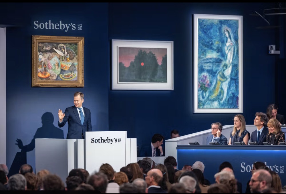 This study analyzes 1,400+ auction results across three major houses to quantify the "cultural discount" applied to Chinese contemporary artists when sold in Western markets versus domestic equivalents. The research models how institutional visibility — solo shows at Western museums, inclusion in major biennials, gallery representation in New York or London — progressively reduces that gap.

Artists with a Western institutional footprint command an average 34% premium over comparable peers sold without it.

The discount is largest in the $50K–$500K mid-tier segment; it narrows significantly above $1M where collector networks are more globally integrated.

Post-2020, Hong Kong as a transaction venue partially bridges the East-West price gap — but does not eliminate it.