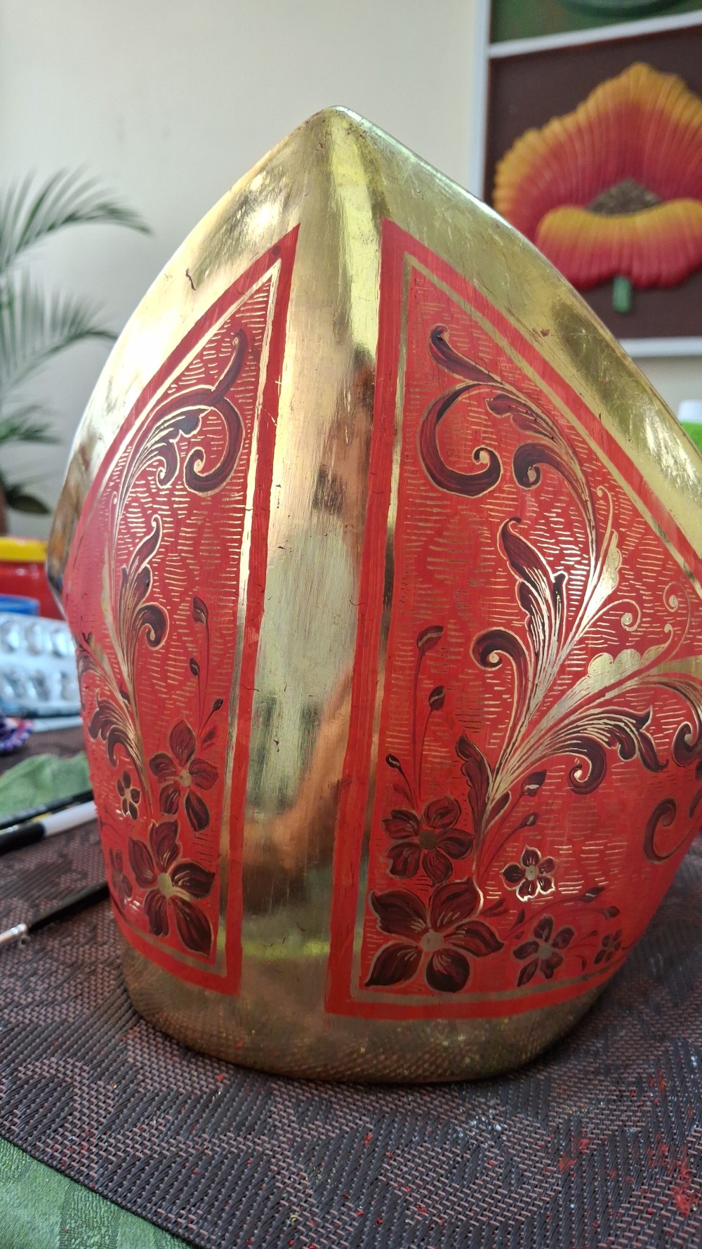 Esgrafiado sobre oro