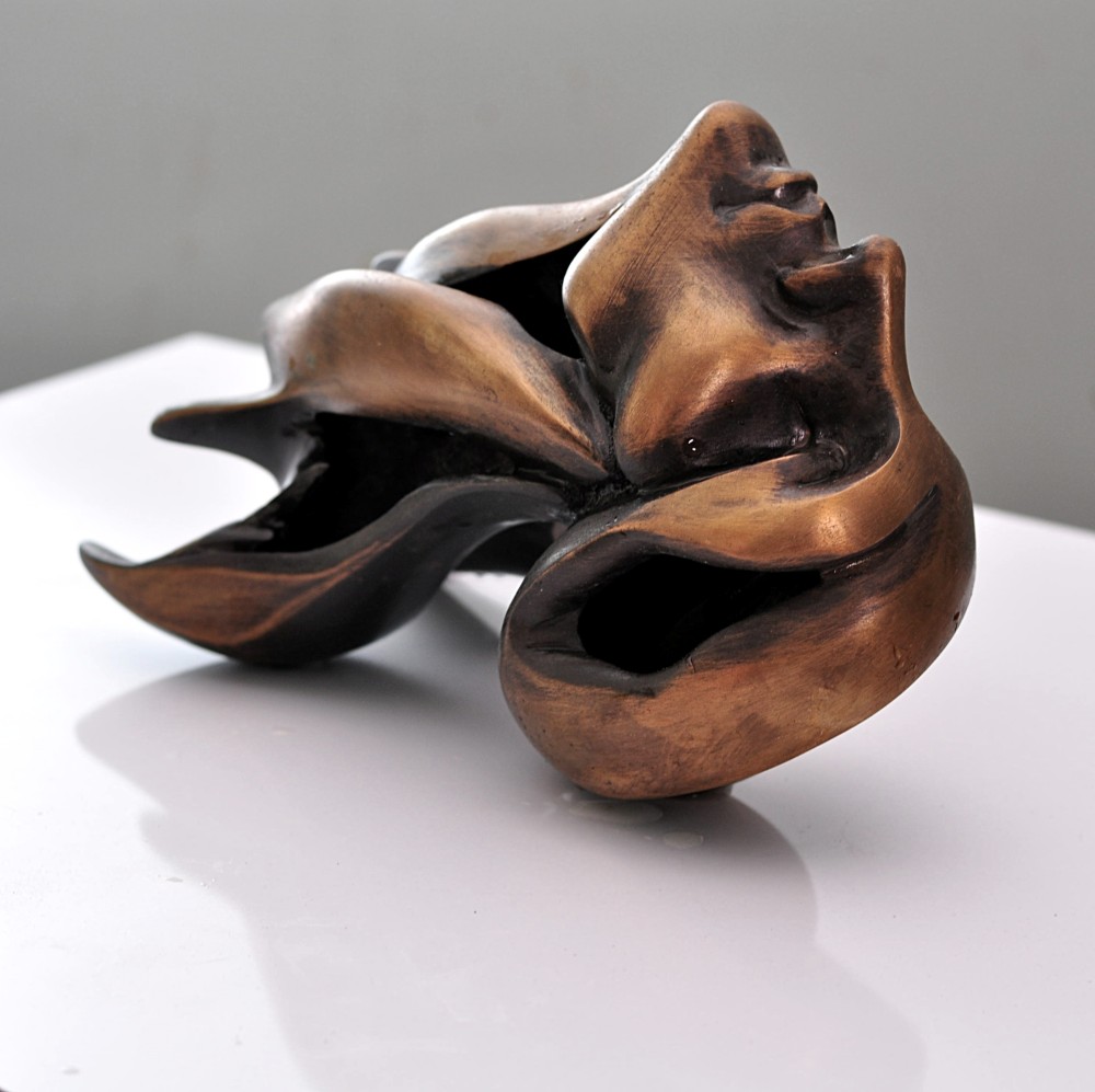 prelude to akiss
 tribute to duke ellington
30x21x21cm
Bronze
2021
