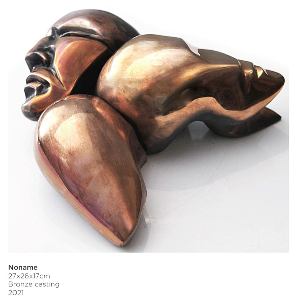 27x26x17cm
Bronze
2021