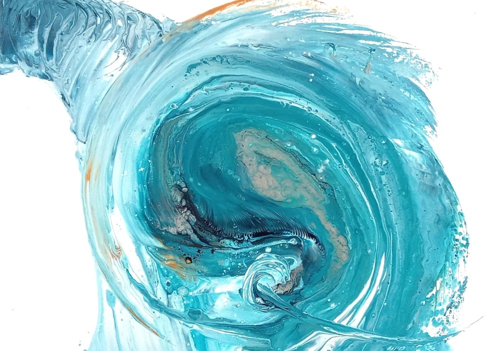 Peinture acrylique sur toile en lin - 92 x 65 cm - Créé en 2024 - 
L ’œuvre "Swell" effleure l’intimité et la sérénité qui s’épanouit au cœur de l’océan. Une mer d’un bleu profond, ponctuée de reflets blancs crée un espace clos et protecteur. Ici, l’extérieur s’efface, et un voyage intérieur s’entame, une danse silencieuse entre l’eau et l’âme. La mer devient une extension de soi, un lieu d’harmonie, de mouvement et d’abandon.